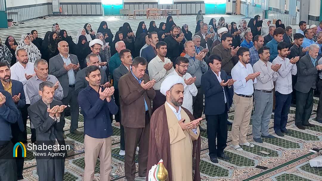 برگزاری نماز عید قربان به همراه سفره نذری در قلعه رئیسی