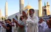 اقامه نماز عید قربان در صحن امام متقین در حرم امام علی(ع)