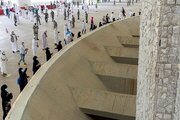 حجاج بیت الله الحرام رمی جمرات سه گانه را آغاز کردند