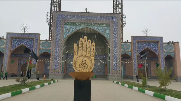 ۱۱۰ دیگ غذا در صحن آستان مقدس امامزاده سیدصدرالدین (ع) طبخ و توزیع می‌شود