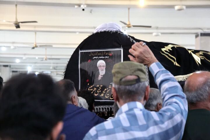 پیکر آیت‌الله محمد حجتی هرسینی در کرمانشاه به خاک سپرده شد
