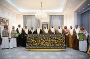 تحویل پرده کعبه به خادمان بیت الله الحرام/ اعلام آمادگی برای تعویض پرده‌ کعبه