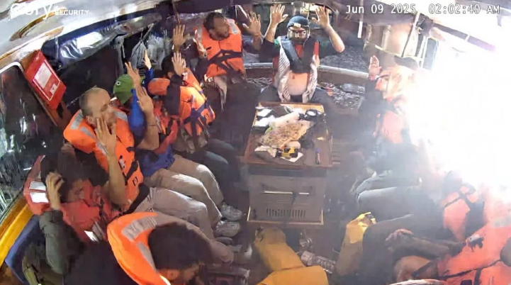 نیروهای اشغالگر اسرائیل فعالان کشتی «مادلین» عازم غزه را دستگیر کردند