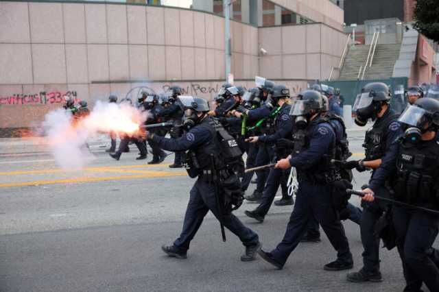 دموکراسی آمریکایی؛ سرکوب با مُشت و گاز اشک‌آور