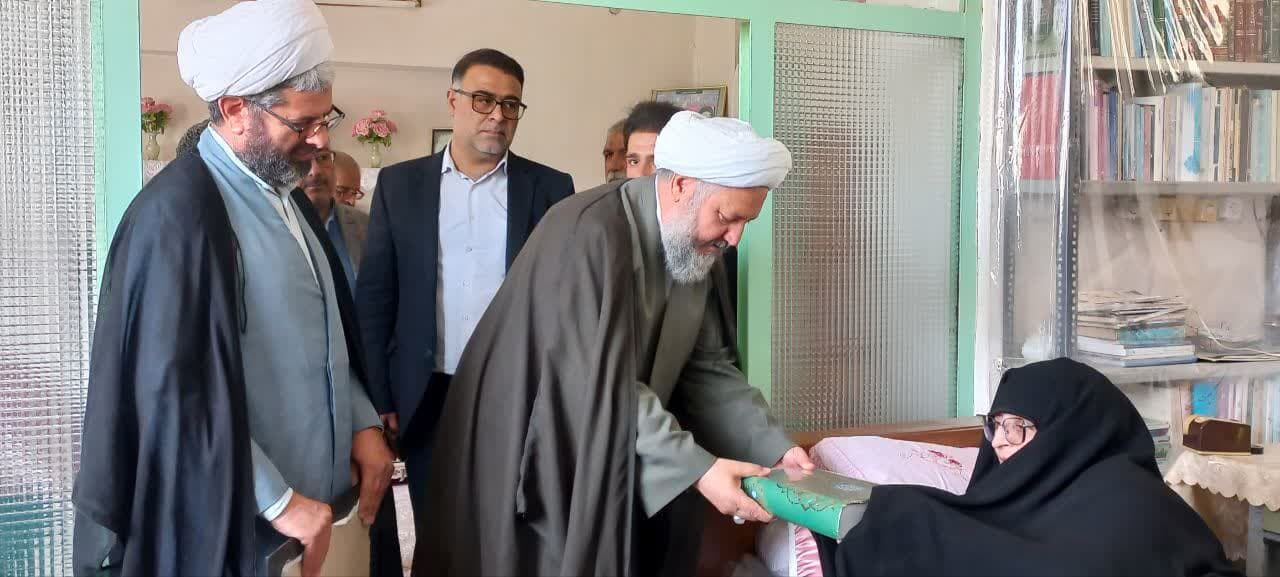 نغمهی سپاس در آستانه غدیر؛ تکریم از چهار دهه تلاش بانوی قرآنی آران و بیدگل