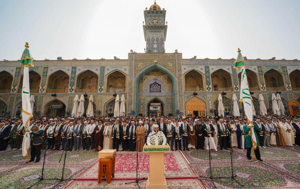 آغاز «هفته جهانی غدیر» با برافراشتن پرچم عید الله اکبر در حرم امام علی(ع) + عکس