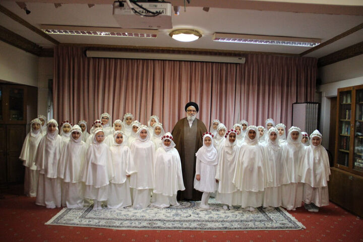 برگزاری جشن تکلیف دختران در مرکز اسلامی انگلیس