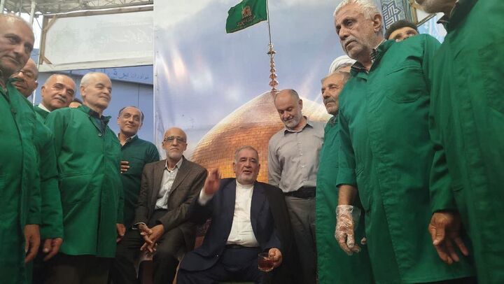 حاج علی ملائکه در چایخانه حرم آستانه اشرفیه