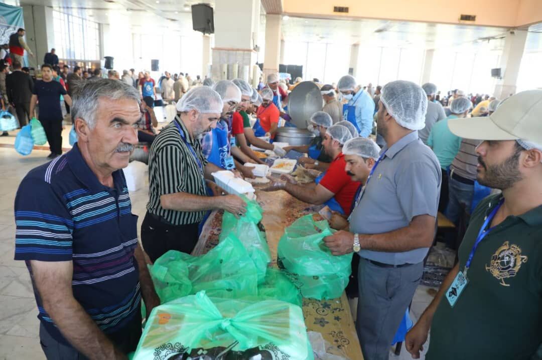 «مهمونی کیلومتری غدیر» در پهنای استان اصفهان