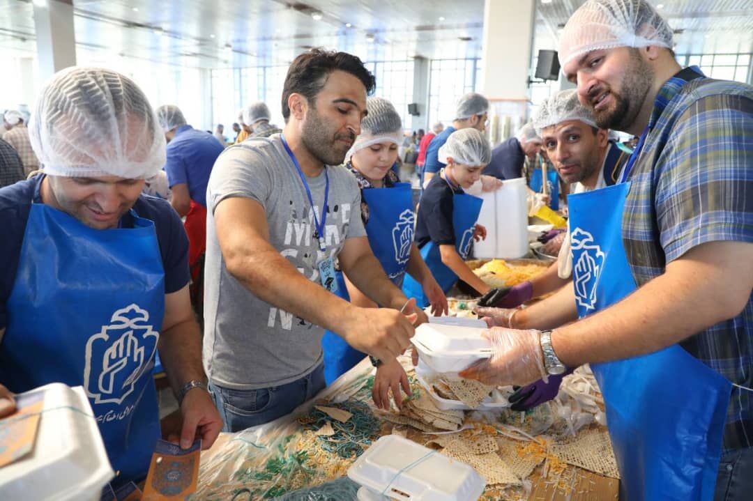 «مهمونی کیلومتری غدیر» در پهنای استان اصفهان