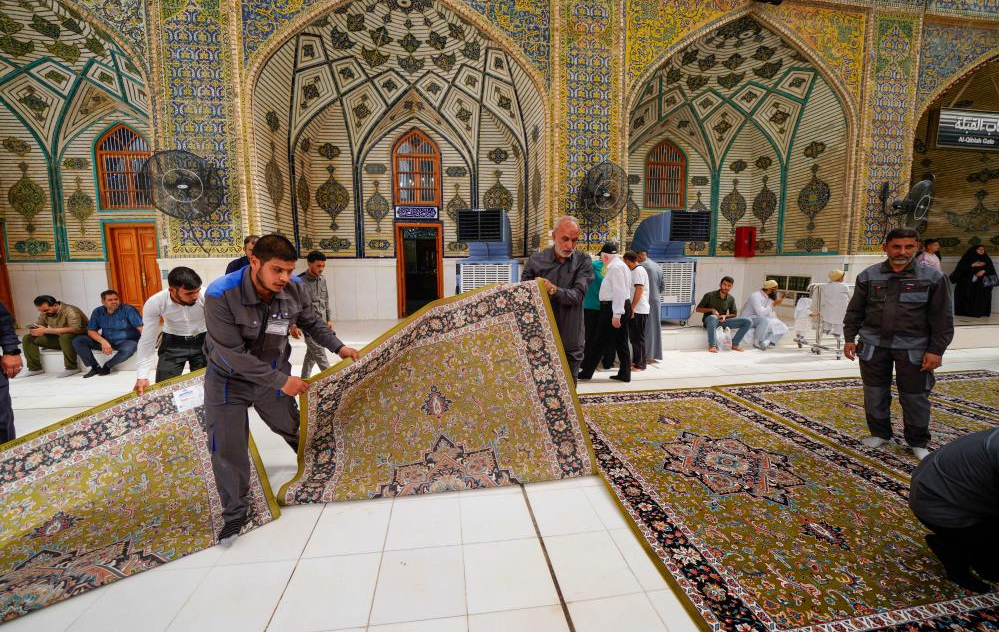 مفروش شدن حرم مطهر امام علی(ع) با بیش از 3 هزار متر مربع فرش فاخر کاشان+ عکس
