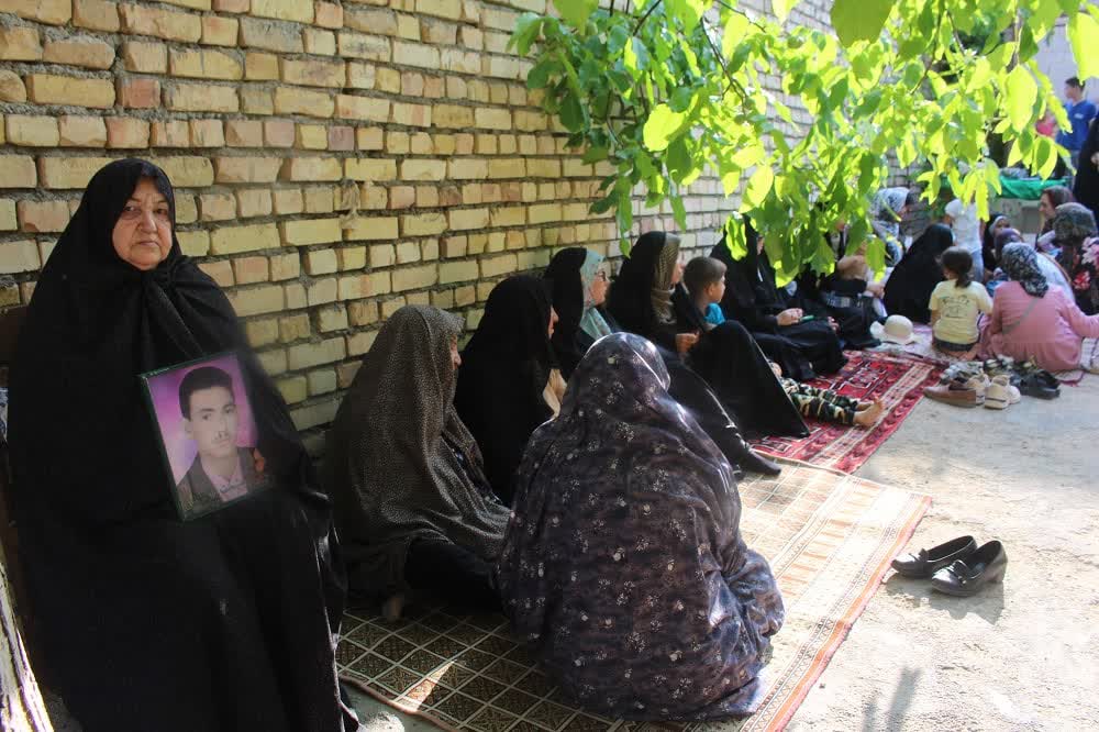 بانوان روستای ینگه قلعه در جشنی غدیرانه در منزل شهید والامقام گردهم آمدند