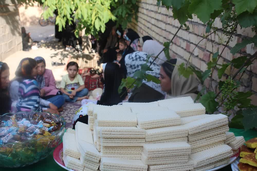 بانوان روستای ینگه قلعه در جشنی غدیرانه در منزل شهید والامقام گردهم آمدند