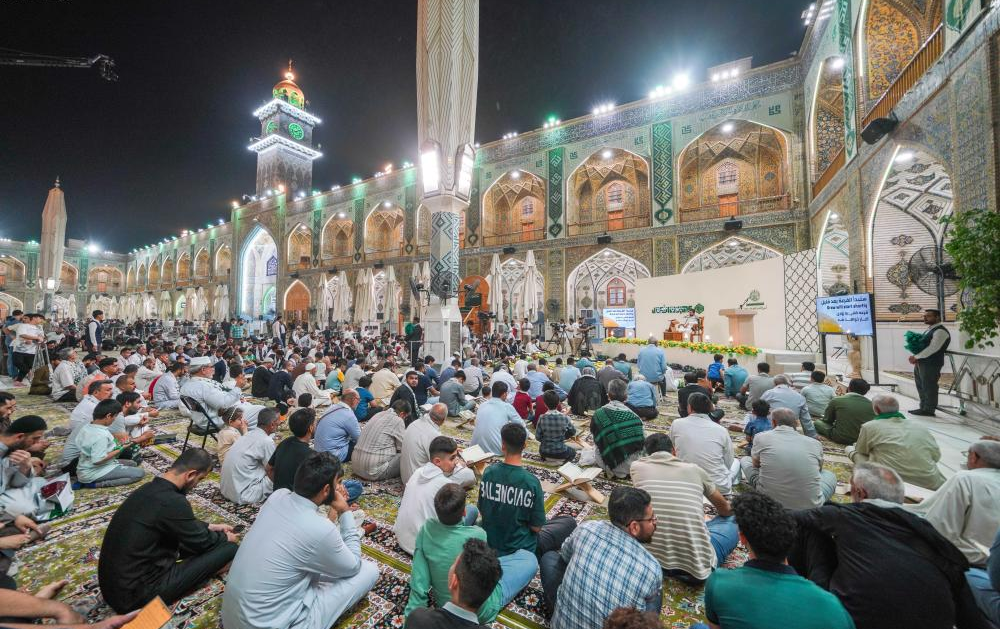برگزاری محفل قرآنی در آستانه عید غدیر در حرم امام علی(ع)+ عکس