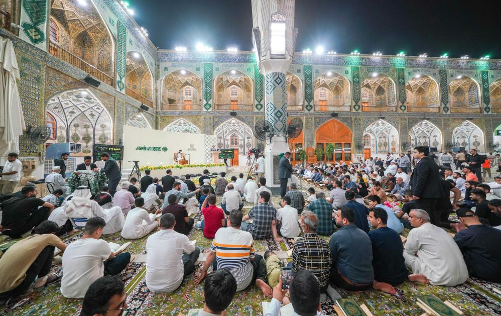 برگزاری محفل قرآنی در آستانه عید غدیر در حرم امام علی(ع)+ عکس