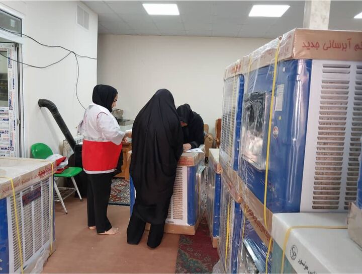 توزیع ۲۸ کولر آبی میان خانواده‌های نیازمند ایلام