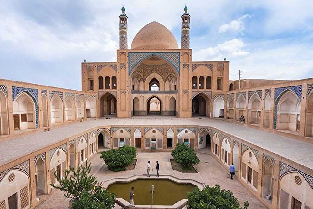 پیوند محبت با قرآن و اهلبیت(ع) در دل مسجد جاری است