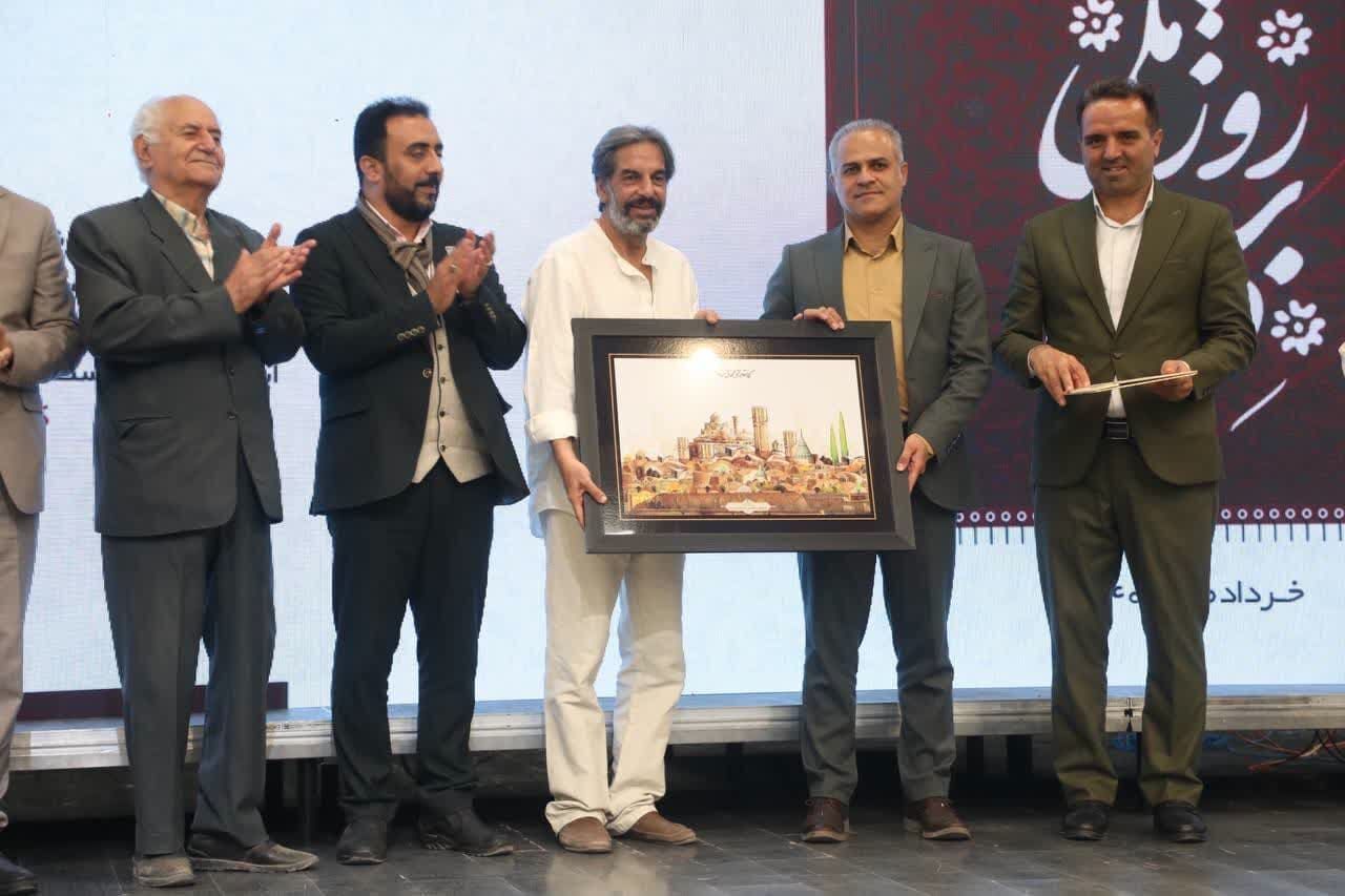 فرش کاشان، سفیر هنر ایران در جهان است/ رونمایی از دایره‌المعارف فرش ایران