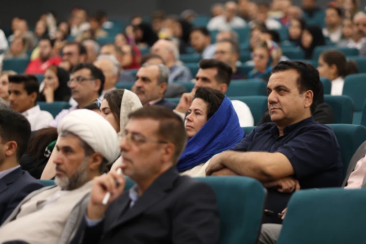 فرش کاشان، سفیر هنر ایران در جهان است/ رونمایی از دایره‌المعارف فرش ایران