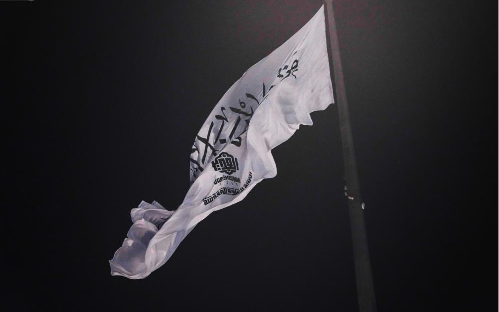 اهتزاز پرچم‌های غدیری در آسمان نجف اشرف+ عکس