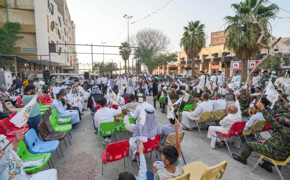 اهتزاز پرچم‌های غدیری در آسمان نجف اشرف+ عکس