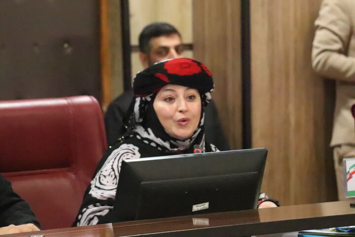 شعرخوانی مجری ایلامی در حضور رئیس‌جمهور