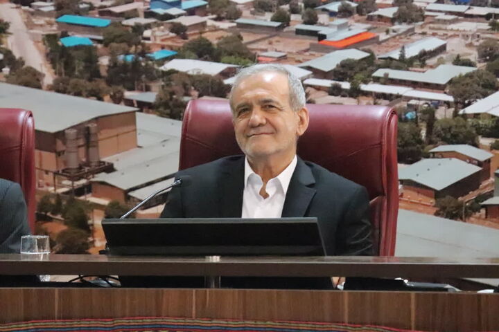 رئیس‌جمهور در جمع مردم ایلام؛ من خادم مردمم، نه فراتر