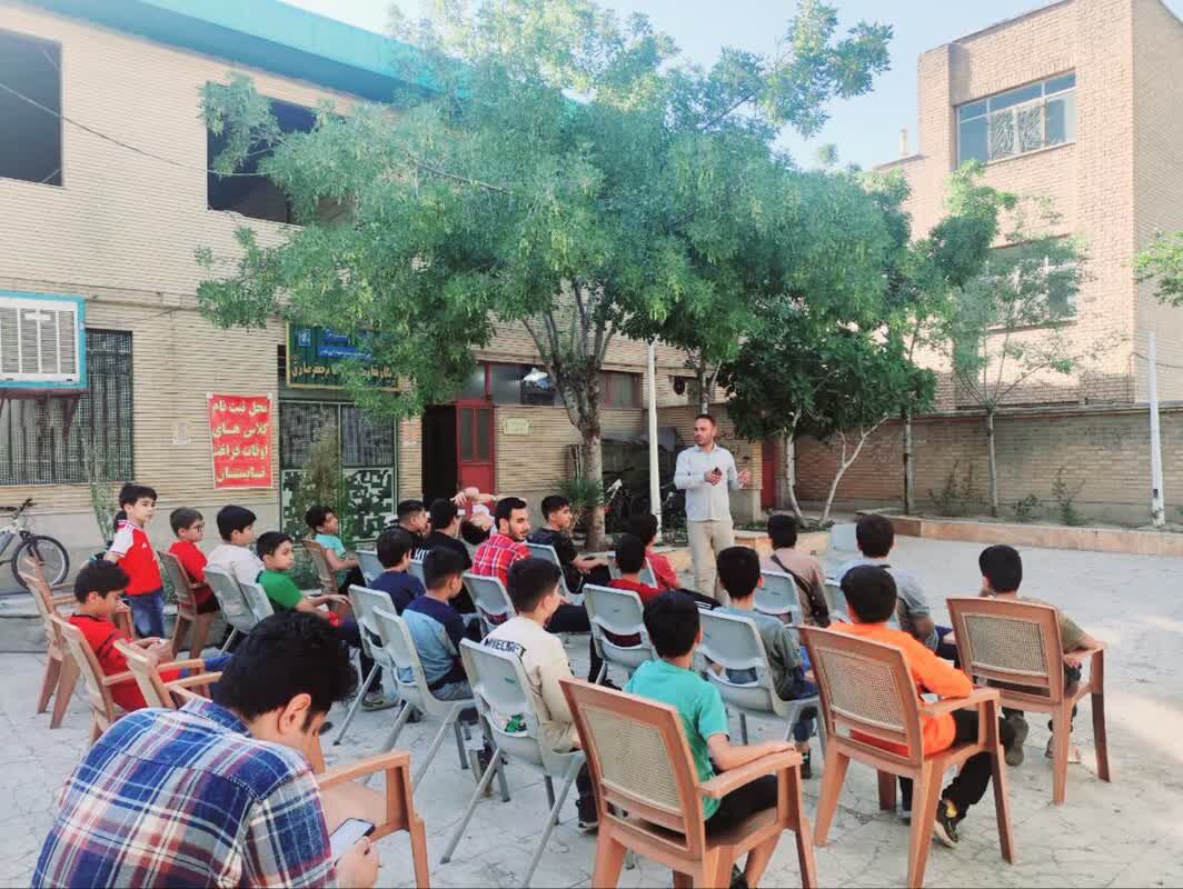 پاتوق گفتگو؛ فضایی برای رشد معنوی و نشاط جوانان در مسجد