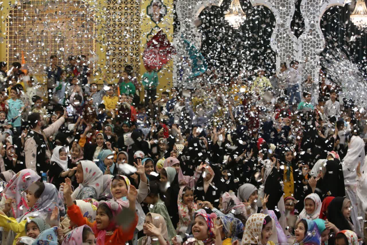 اجرای سرود "قهرمانم علی" با حضور ۱۰۰۰ کودکان مشهدی