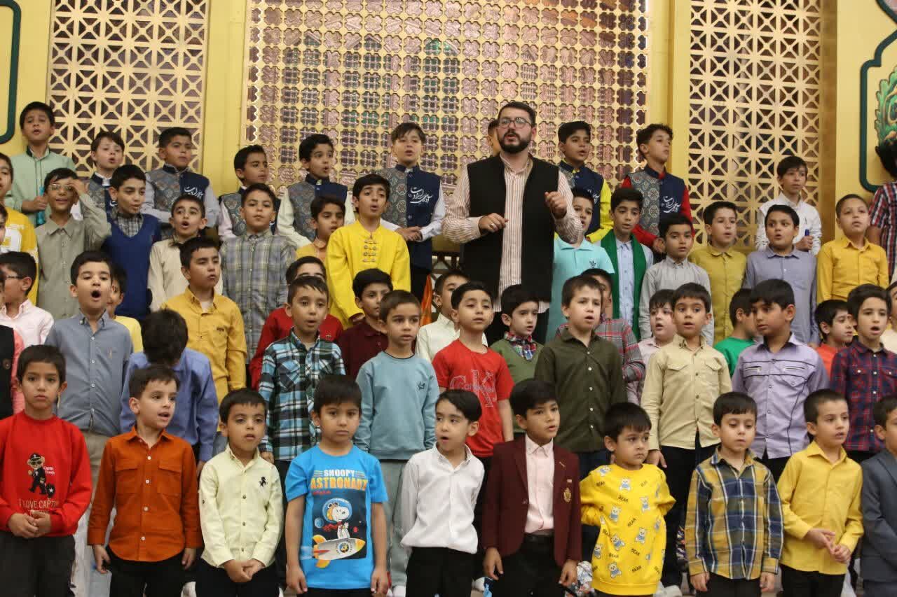 اجرای سرود "قهرمانم علی" با حضور ۱۰۰۰ کودکان مشهدی