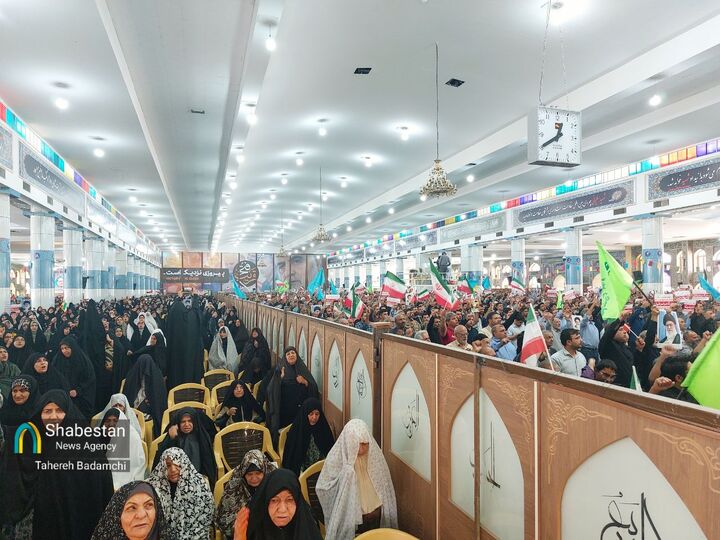 هیهات از اسارت؛ ایمان، جهاد، شهادت؛ فریاد محکومیت از صفوف نماز جمعه کرمان