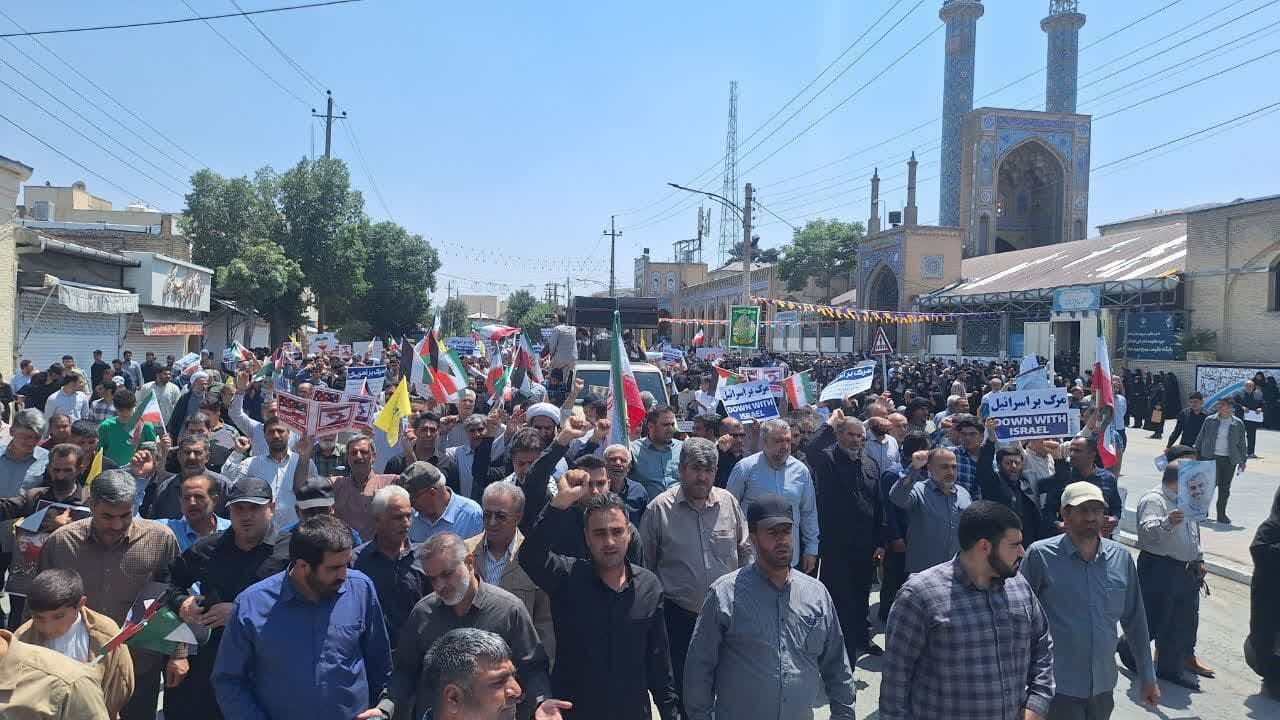 قیام نمازگزاران کرمانشاه در محکومیت جنایت رژیم صهیونیستی