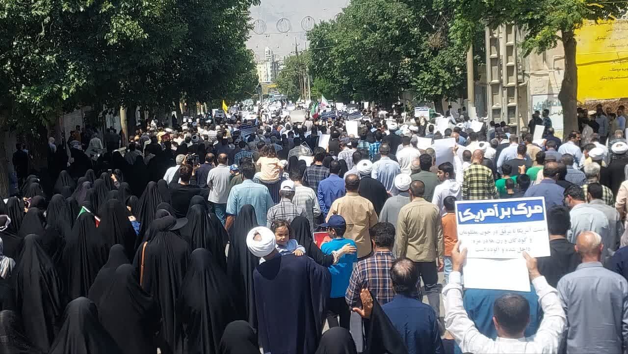 قیام نمازگزاران کرمانشاه در محکومیت جنایت رژیم صهیونیستی