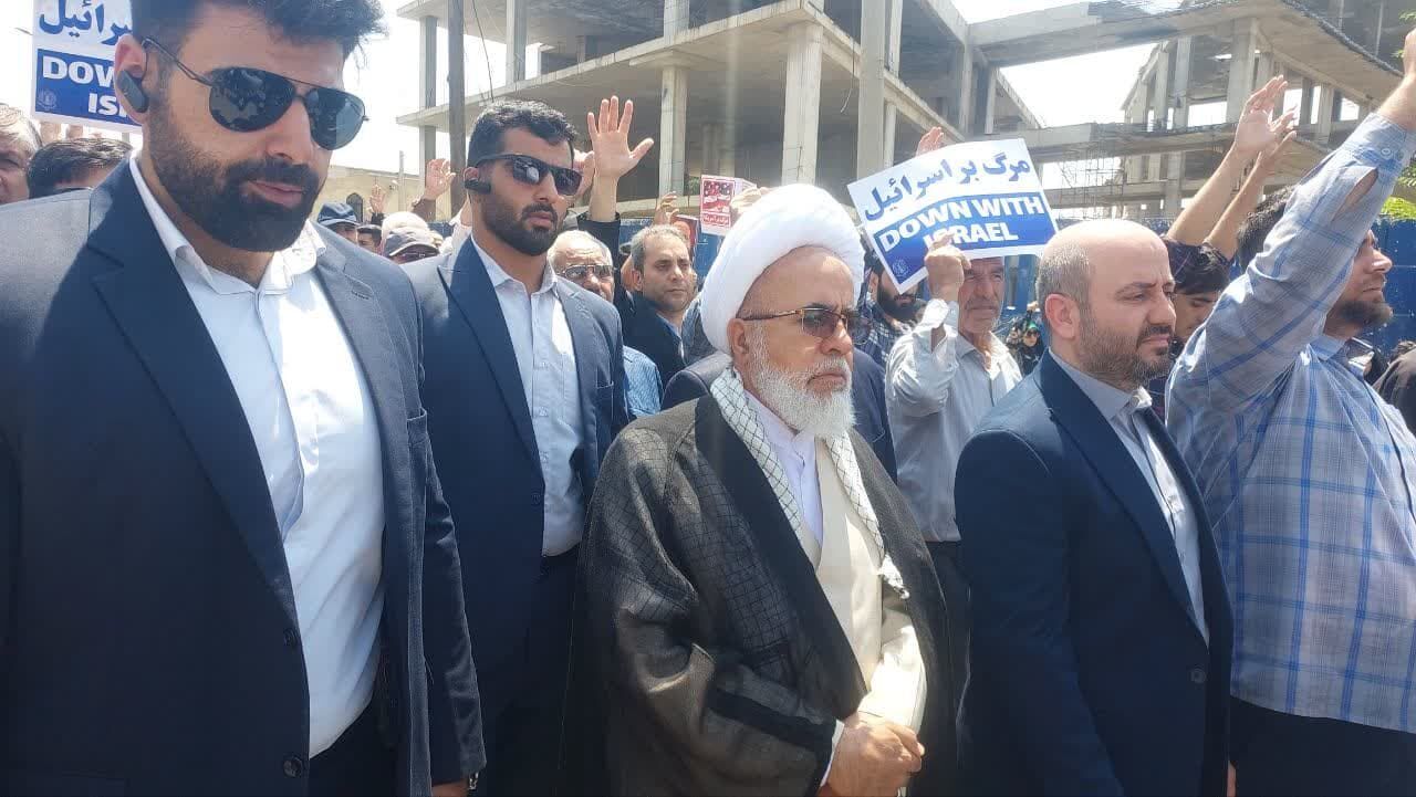 قیام نمازگزاران کرمانشاه در محکومیت جنایت رژیم صهیونیستی