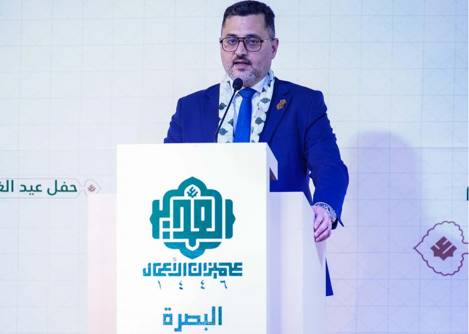 برافراشتن بزرگ‌ترین پرچم غدیری در استان بصره عراق+ عکس