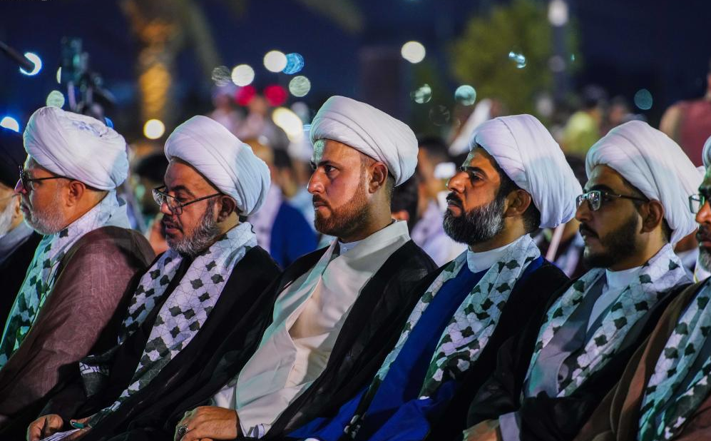 برافراشتن بزرگ‌ترین پرچم غدیری در استان بصره عراق+ عکس