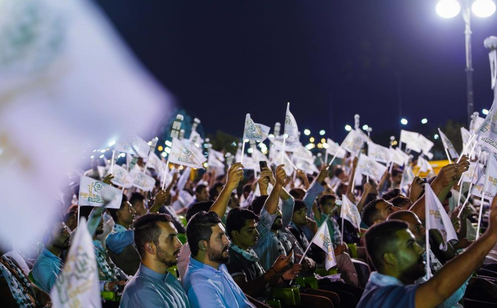 برافراشتن بزرگ‌ترین پرچم غدیری در استان بصره عراق+ عکس