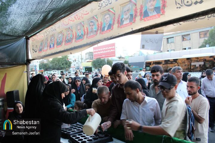 اطعام کیلومتری غدیر با ۱۱۰ موکب در مشهد