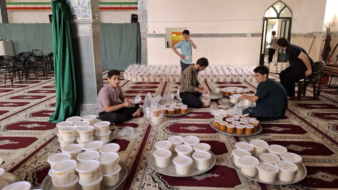 جلوه‌ای از همدلی در مسجد ملاشکرالله با طبخ ۶۵۰۰ پرس غذا در عید غدیر