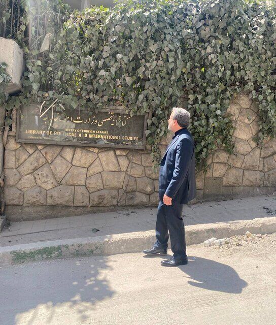 عراقچی از کتابخانه وزارت خارجه که هدف حمله صهیونیستی قرار گرفت، بازدید کرد