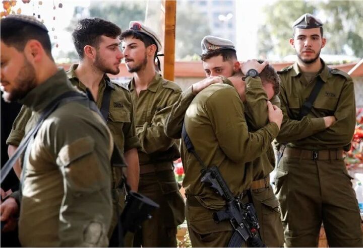 فرار نظامیان اسرائیلی به پناهگاه پس از حمله موشکی ایران