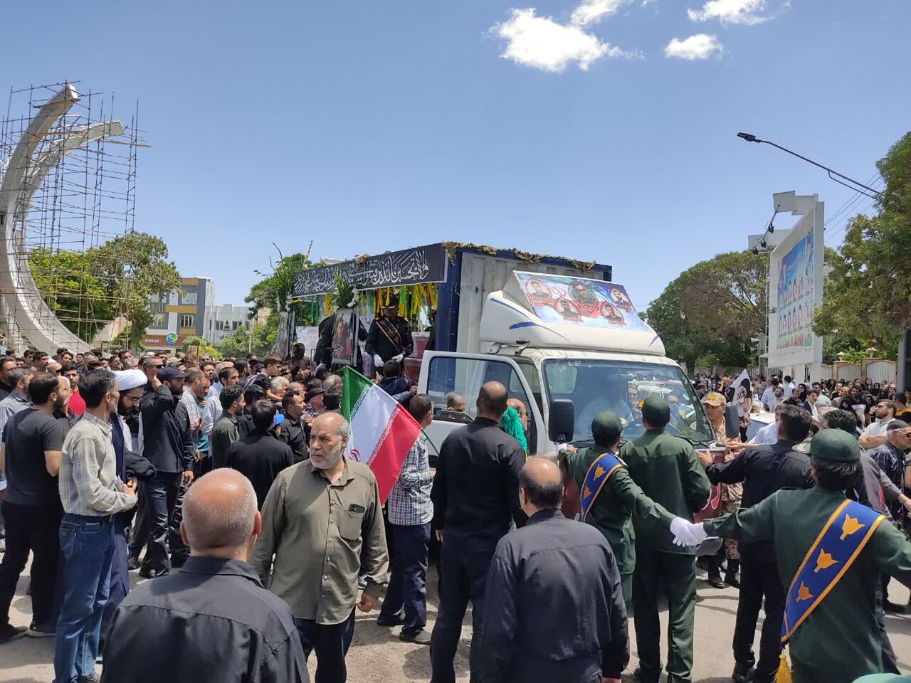 تشییع پیکر شهدای مدافع وطن در زنجان