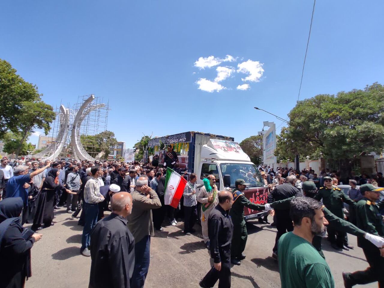 تشییع پیکر شهدای مدافع وطن در زنجان