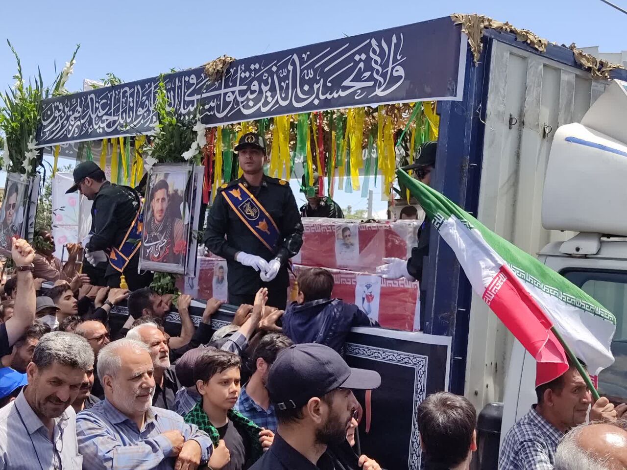 تشییع پیکر شهدای مدافع وطن در زنجان