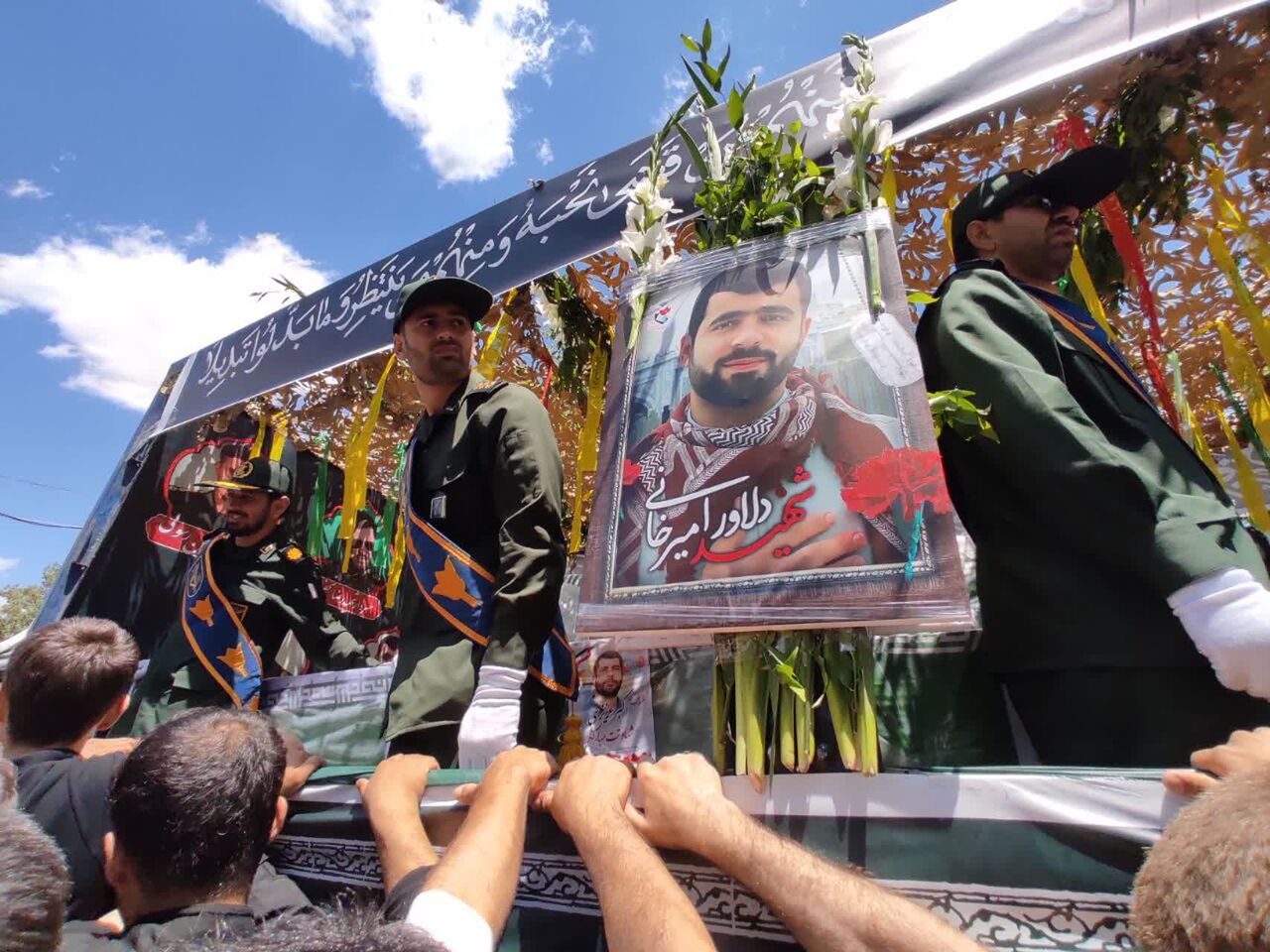 تشییع پیکر شهدای مدافع وطن در زنجان