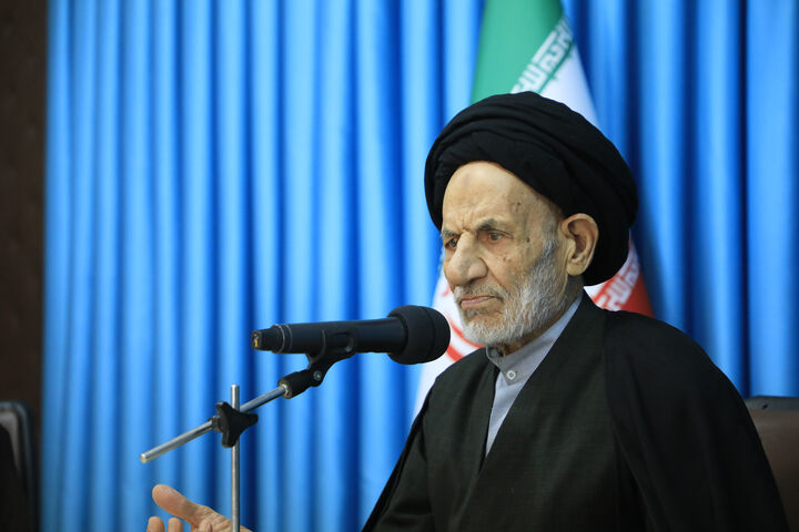 اربعین حسینی پیام عدالت و ولایت را به جهان منتقل می‌کند