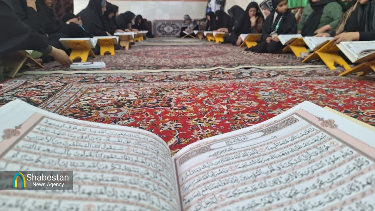 برگزاری مراسم ختم صلوات به نیت پیروزی ایران در کانون امام حسن مجتبی(ع) اسلام آباد غرب