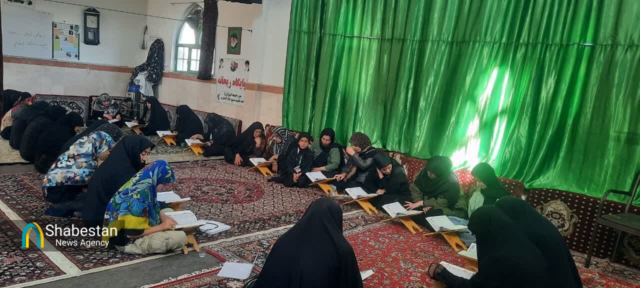 برگزاری مراسم ختم صلوات به نیت پیروزی ایران در کانون امام حسن مجتبی(ع) اسلام آباد غرب