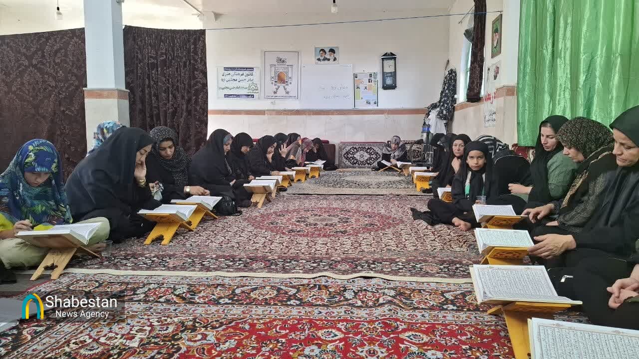 برگزاری مراسم ختم صلوات به نیت پیروزی ایران در کانون امام حسن مجتبی(ع) اسلام آباد غرب