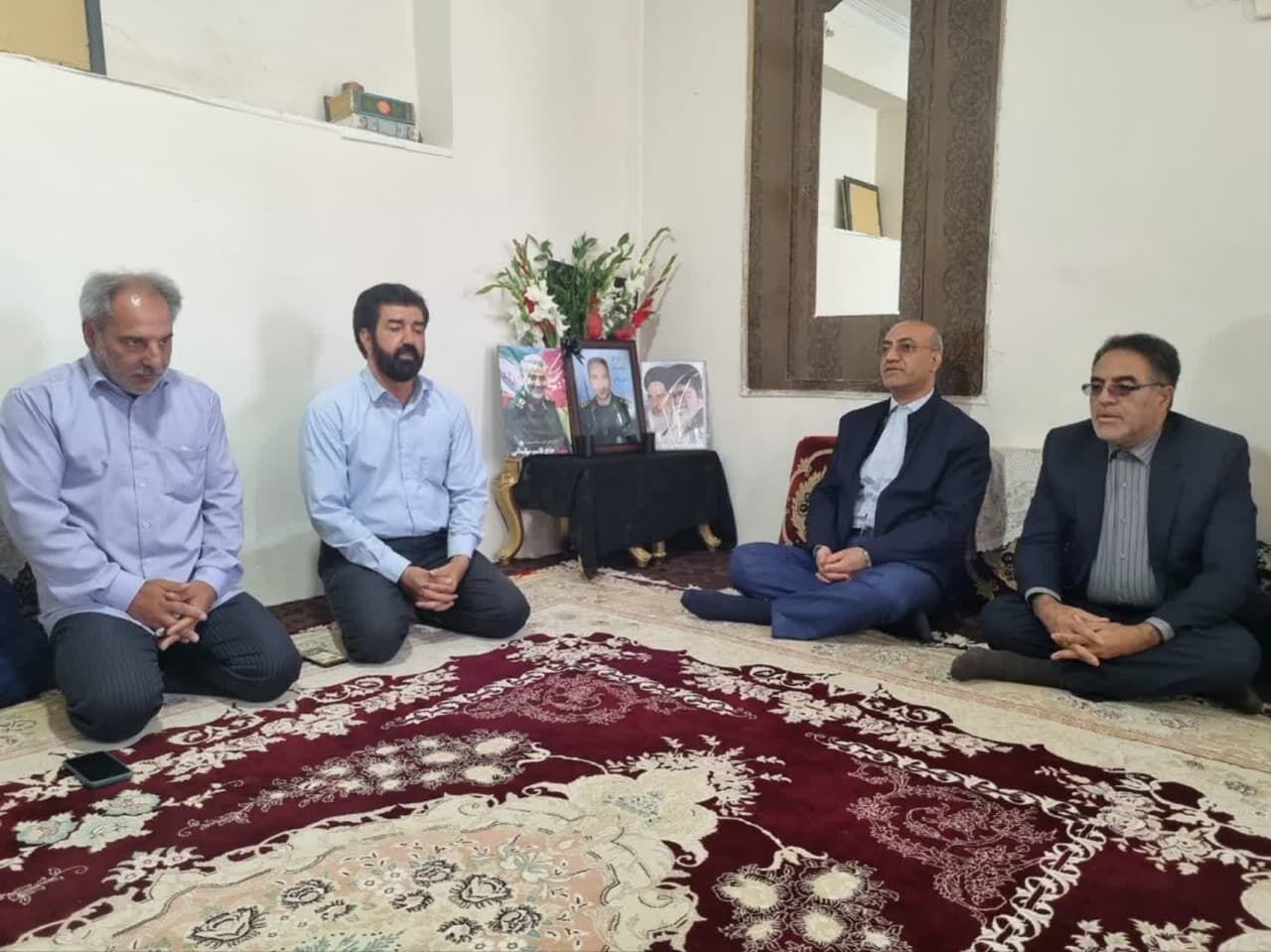 حضور استاندار کرمانشاه در منزل شهدای حملات رژیم صهیونیستی